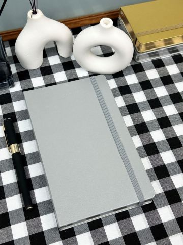 Victoria\'s Journals Classic 2024 Sert Kapak Günlük Ajanda 13x21 Gümüş 123-9178